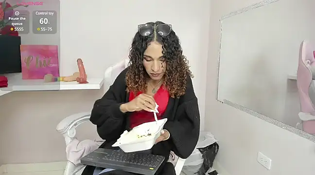 Snapshot of StefanyMiler chatting on February 15, 2025, 9:38 am StefanyMiler online show from February 15, 2025, 9:38 am