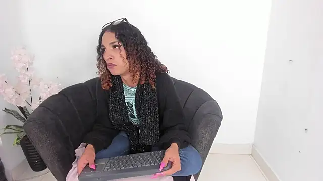 Snapshot of StefanyMiler chatting on March 7, 2025, 5:40 am StefanyMiler online show from March 7, 2025, 5:40 am