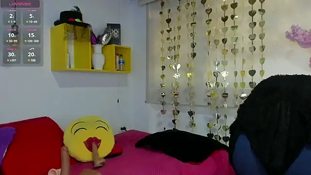 Snapshot of yasmin_goldenst chatting on January 15, 2025, 7:44 pm yasmin goldenst online show from January 15, 2025, 7:44 pm