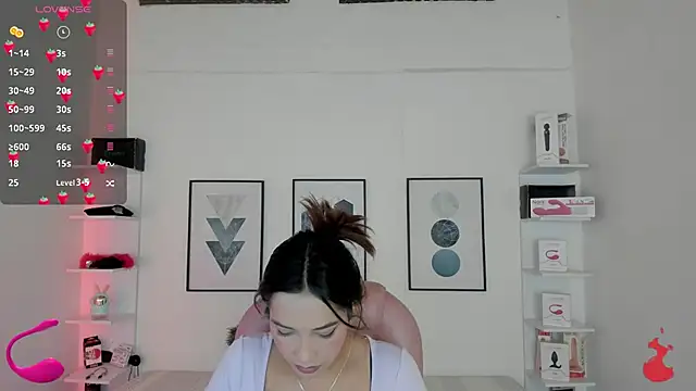 cristal  hot 1 online show from January 12, 2025, 4:10 am