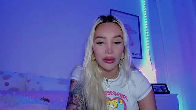  viioletweekend  online show from March 12, 2025, 9:35 pm