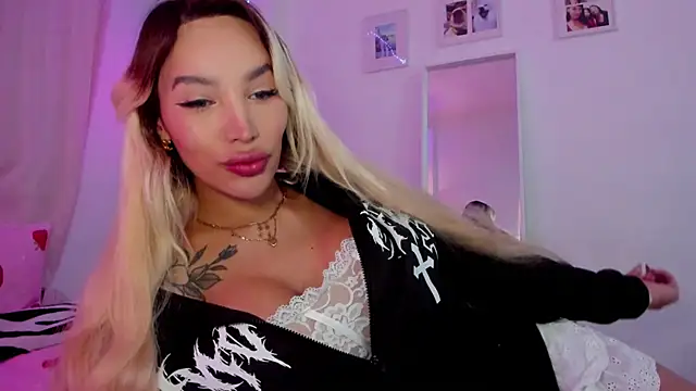  viioletweekend  online show from December 4, 2025, 11:24 pm