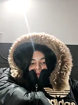 Snapshot of Sam_Sara chatting on February 20, 2025, 12:19 am Sam Sara online show from February 20, 2025, 12:19 am