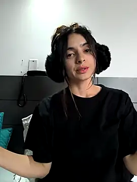 Snapshot of Sam_Sara chatting on February 21, 2025, 8:38 pm Sam Sara online show from February 21, 2025, 8:38 pm