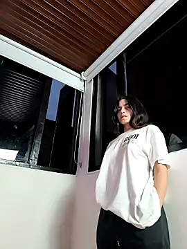 Snapshot of Sam_Sara chatting on March 5, 2025, 11:16 pm Sam Sara online show from March 5, 2025, 11:16 pm