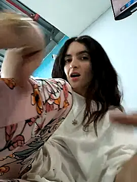 Snapshot of Sam_Sara chatting on March 20, 2025, 5:04 pm Sam Sara online show from March 20, 2025, 5:04 pm