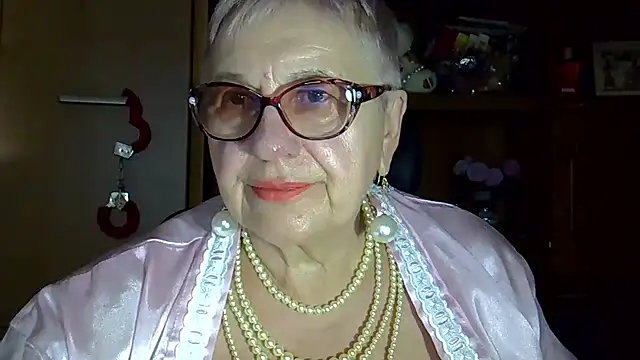 SweetCherry27 online show from September 19, 2025, 4:51 pm