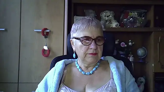 SweetCherry27 online show from September 29, 2025, 4:28 am