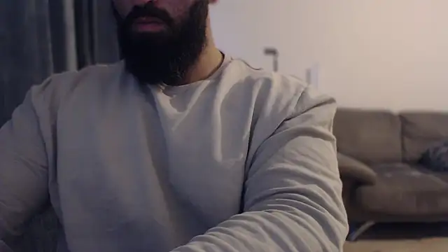 hugemachohandsome online show from October 26, 2025, 8:42 am