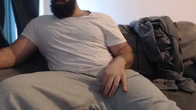 hugemachohandsome online show from December 3, 2025, 9:07 am