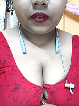 Sophiaboudi online show from February 15, 2025, 5:50 pm