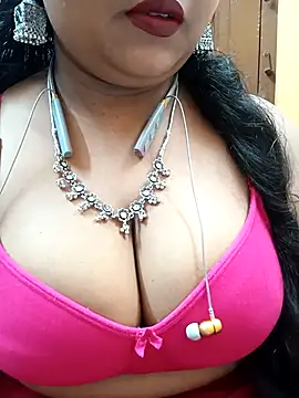 Sophiaboudi online show from September 12, 2025, 7:25 pm