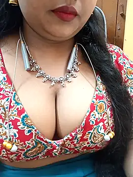 Sophiaboudi online show from September 23, 2025, 4:32 pm