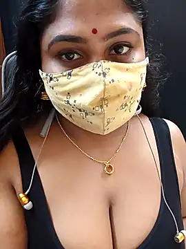 Sophiaboudi online show from October 8, 2025, 5:43 pm