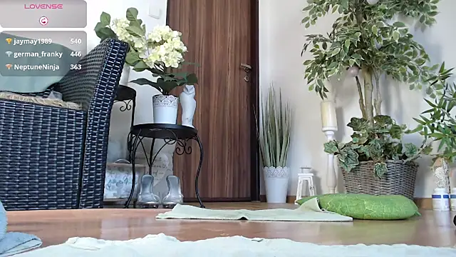 Snapshot of Squirtmania chatting on March 9, 2025, 7:45 am Squirtmania online show from March 9, 2025, 7:45 am