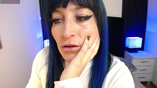 alicia moom online show from September 24, 2025, 7:17 pm