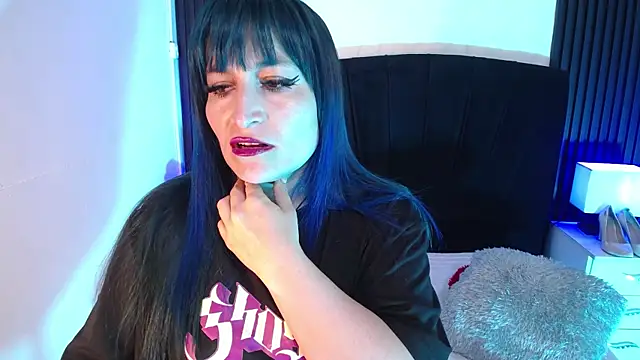 alicia moom online show from November 5, 2025, 7:47 pm