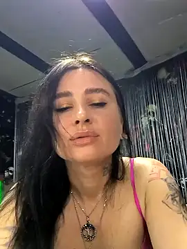 KikiXRed online show from December 9, 2024, 6:12 am