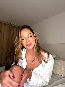 Bella cutte  online show from October 25, 2025, 12:40 am