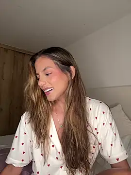 Bella cutte  online show from November 6, 2025, 1:17 am