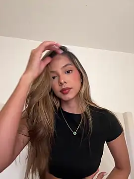 Bella cutte  online show from November 23, 2025, 10:53 pm