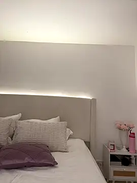 Bella cutte  online show from December 4, 2025, 11:57 pm