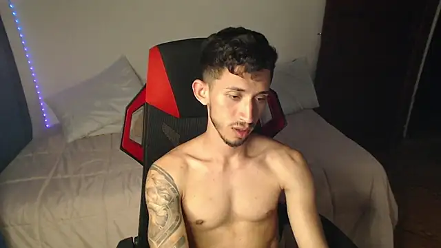 Snapshot of stevenSEX123 chatting on December 1, 2024, 11:04 pm stevenSEX123 online show from December 1, 2024, 11:04 pm