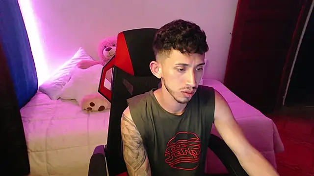 Snapshot of stevenSEX123 chatting on December 6, 2024, 11:25 pm stevenSEX123 online show from December 6, 2024, 11:25 pm