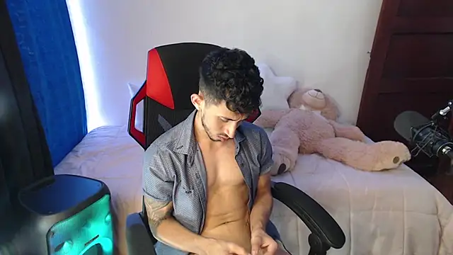 Snapshot of stevenSEX123 chatting on December 12, 2024, 10:20 pm stevenSEX123 online show from December 12, 2024, 10:20 pm