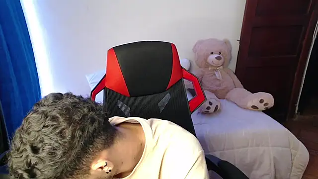 Snapshot of stevenSEX123 chatting on December 13, 2024, 10:45 pm stevenSEX123 online show from December 13, 2024, 10:45 pm