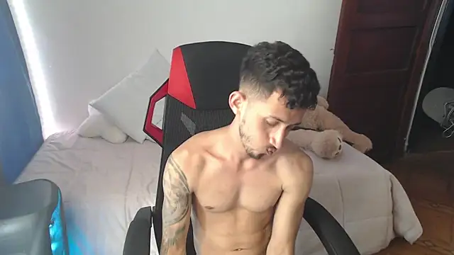 Snapshot of stevenSEX123 chatting on December 18, 2024, 10:24 pm stevenSEX123 online show from December 18, 2024, 10:24 pm