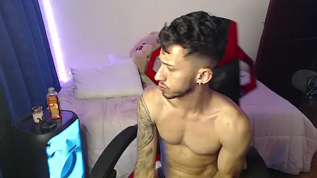 Snapshot of stevenSEX123 chatting on December 24, 2024, 5:27 am stevenSEX123 online show from December 24, 2024, 5:27 am