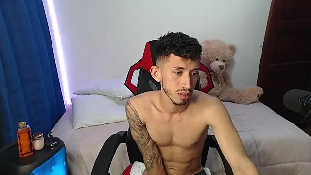 Snapshot of stevenSEX123 chatting on December 25, 2024, 3:40 am stevenSEX123 online show from December 25, 2024, 3:40 am