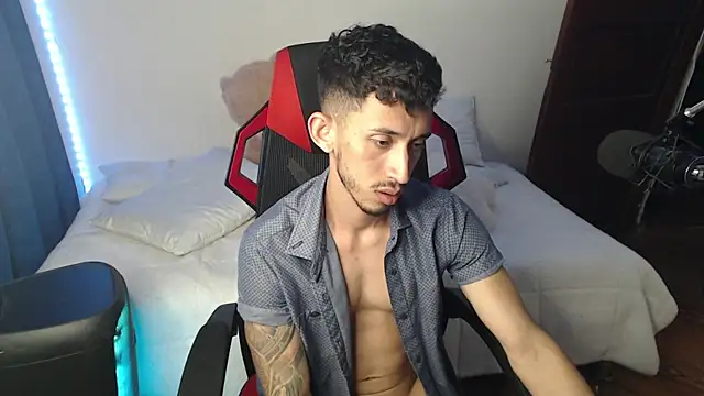 Snapshot of stevenSEX123 chatting on January 3, 2025, 12:11 am stevenSEX123 online show from January 3, 2025, 12:11 am