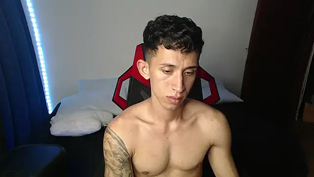 Snapshot of stevenSEX123 chatting on January 4, 2025, 6:19 am stevenSEX123 online show from January 4, 2025, 6:19 am