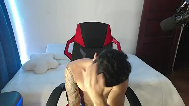 Snapshot of stevenSEX123 chatting on January 23, 2025, 3:48 am stevenSEX123 online show from January 23, 2025, 3:48 am