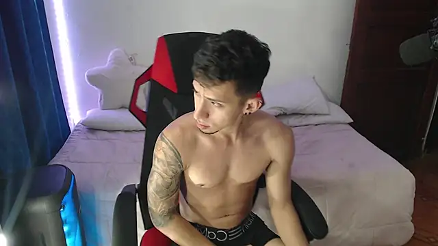 Snapshot of stevenSEX123 chatting on January 29, 2025, 11:35 pm stevenSEX123 online show from January 29, 2025, 11:35 pm