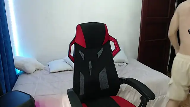 Snapshot of stevenSEX123 chatting on February 8, 2025, 3:19 am stevenSEX123 online show from February 8, 2025, 3:19 am