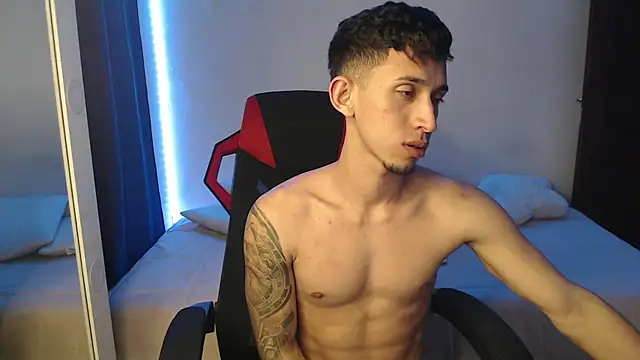 Snapshot of stevenSEX123 chatting on February 28, 2025, 4:43 am stevenSEX123 online show from February 28, 2025, 4:43 am