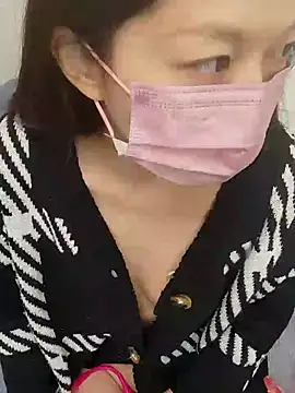 Snapshot of Lu_Nana chatting on December 18, 2024, 11:40 pm Lu Nana online show from December 18, 2024, 11:40 pm