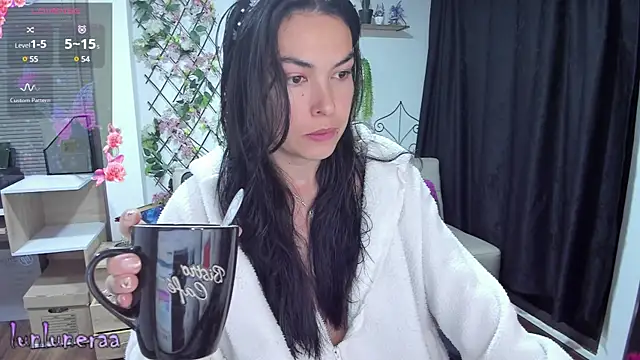Snapshot of Lunlunera chatting on February 6, 2025, 4:53 am Lunlunera online show from February 6, 2025, 4:53 am