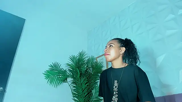 Hellen Sky online show from October 3, 2025, 7:11 pm