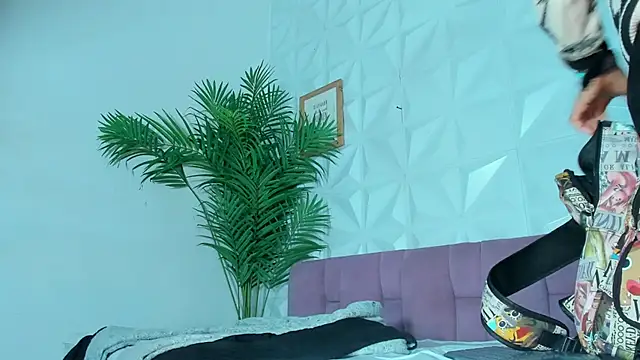 Hellen Sky online show from October 10, 2025, 7:13 pm