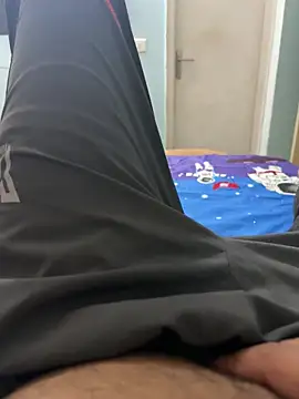 Snapshot of yourheroforfun chatting on October 27, 2025, 6:34 pm yourheroforfun online show from October 27, 2025, 6:34 pm