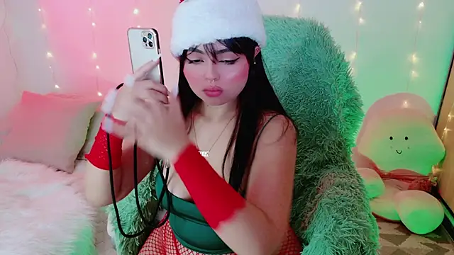 Snapshot of damn_that_booty chatting on December 13, 2024, 6:05 pm damn that booty online show from December 13, 2024, 6:05 pm