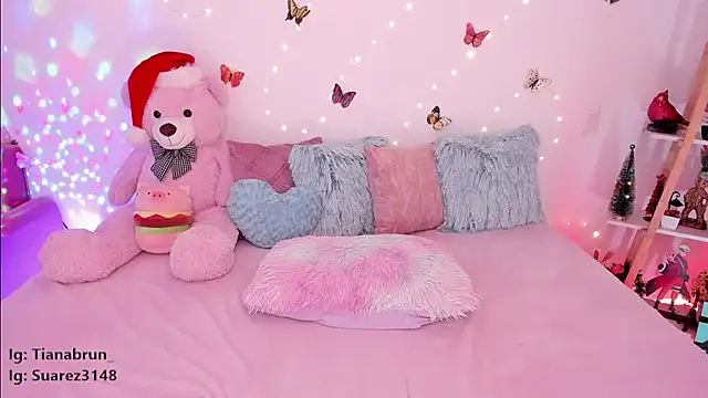 Snapshot of Zara_uwu_ chatting on December 12, 2024, 1:49 pm Zara uwu online show from December 12, 2024, 1:49 pm