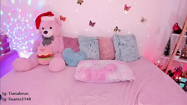 Snapshot of Zara_uwu_ chatting on December 31, 2024, 4:46 pm Zara uwu online show from December 31, 2024, 4:46 pm