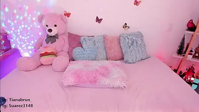 Snapshot of Zara_uwu_ chatting on February 20, 2025, 3:08 pm Zara uwu online show from February 20, 2025, 3:08 pm