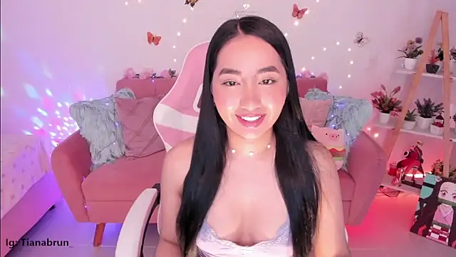 Snapshot of Zara_uwu_ chatting on October 15, 2025, 11:21 am Zara uwu online show from October 15, 2025, 11:21 am