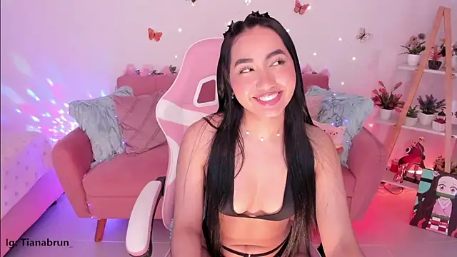 Snapshot of Zara_uwu_ chatting on October 24, 2025, 12:12 pm Zara uwu online show from October 24, 2025, 12:12 pm